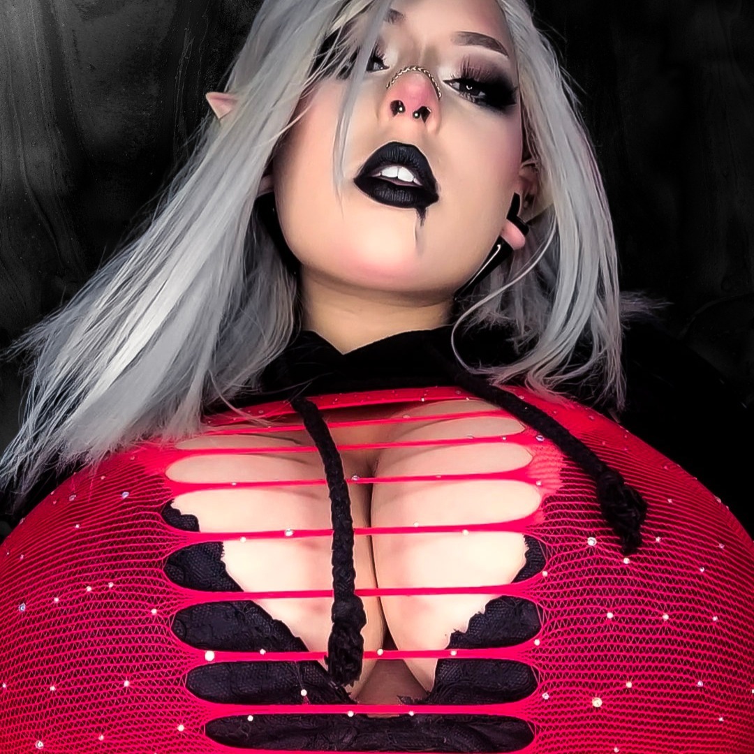 nude bigtittyelf streamer