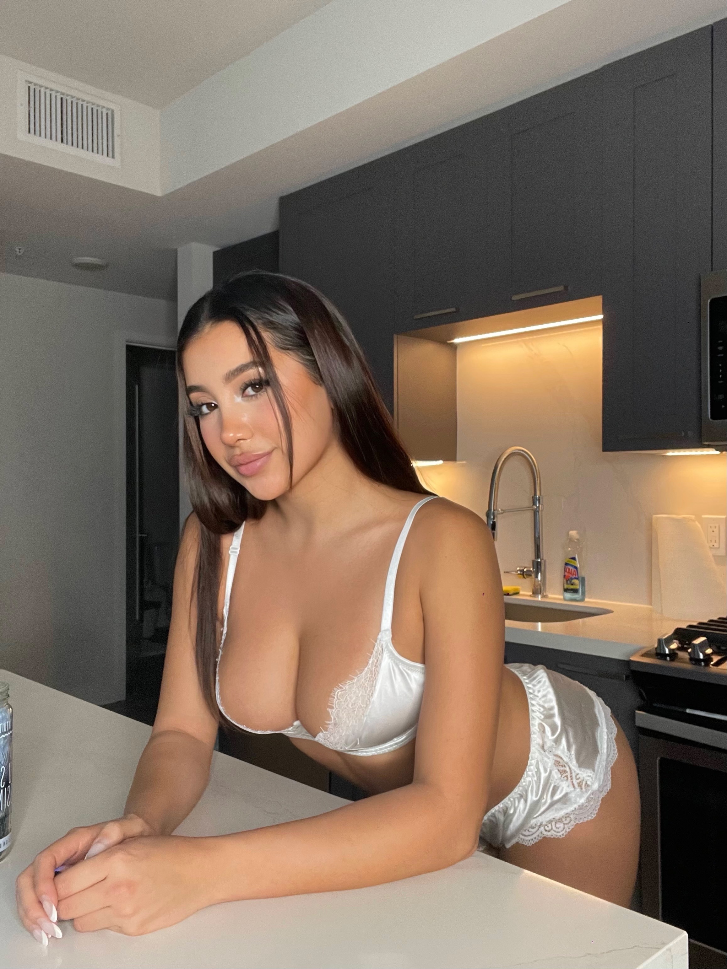 nude elleroseexo public